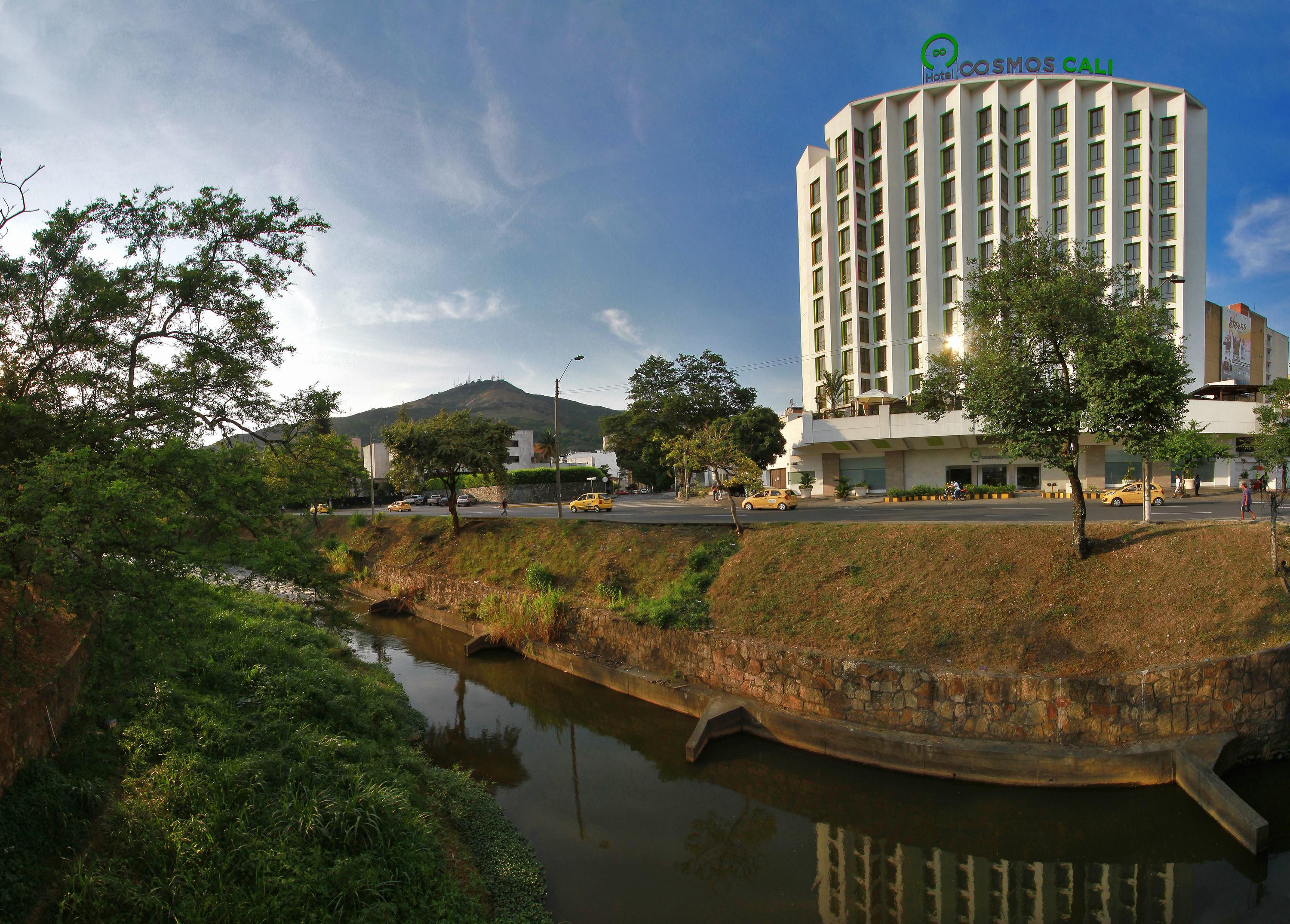 Hotel Cosmos Cali Bagian luar foto