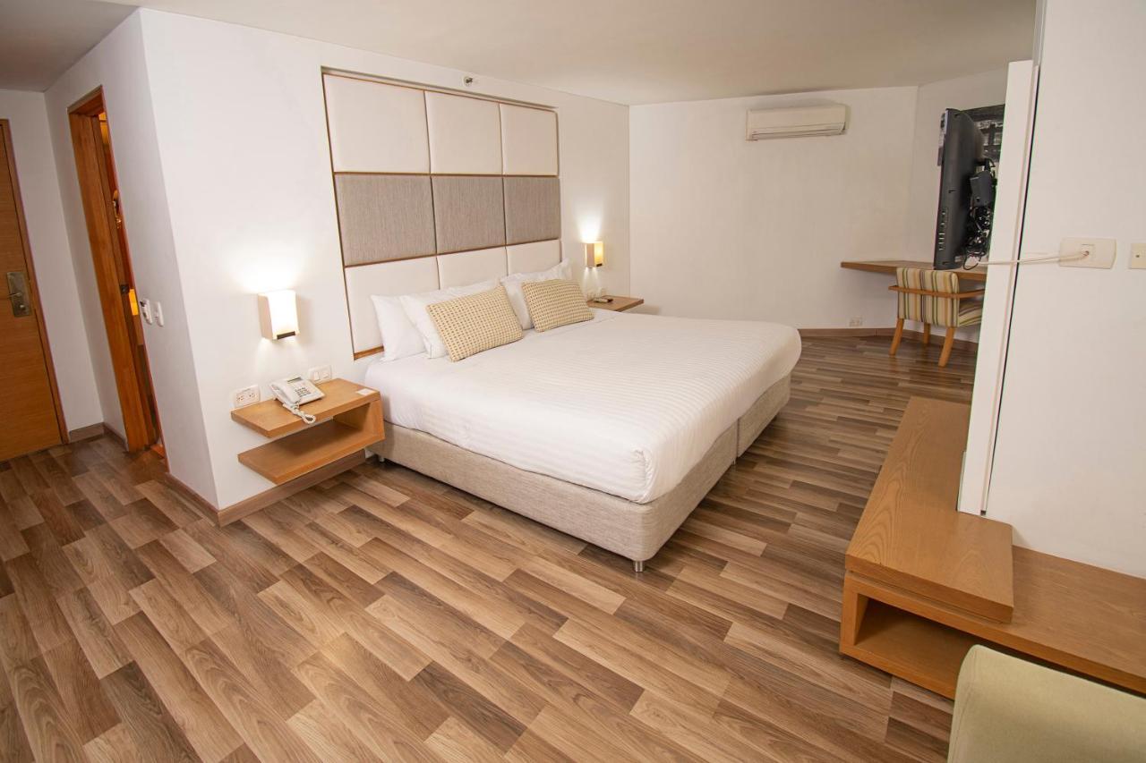Hotel Cosmos Cali Bagian luar foto