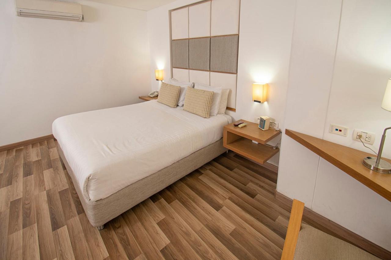 Hotel Cosmos Cali Bagian luar foto