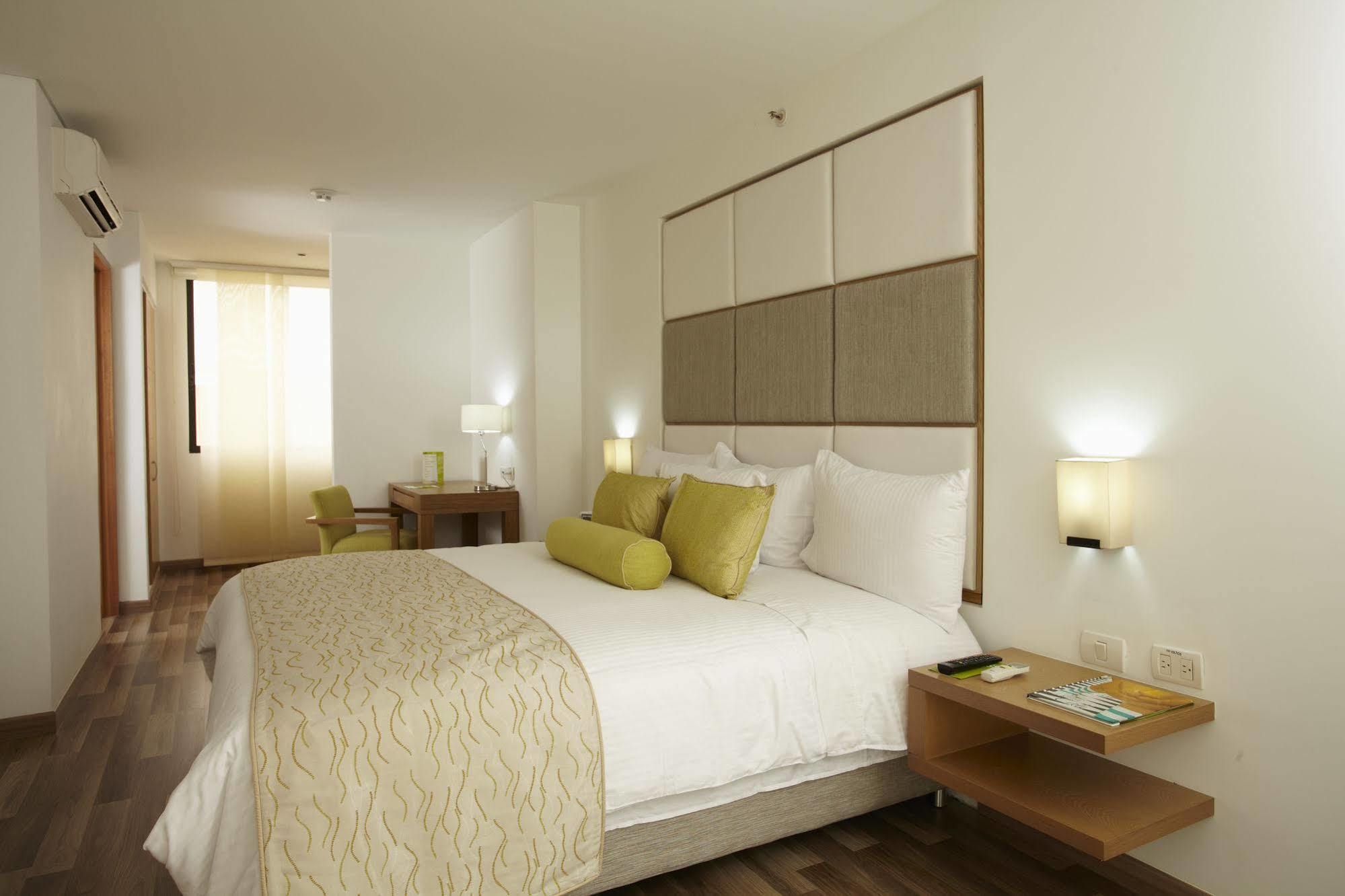Hotel Cosmos Cali Bagian luar foto