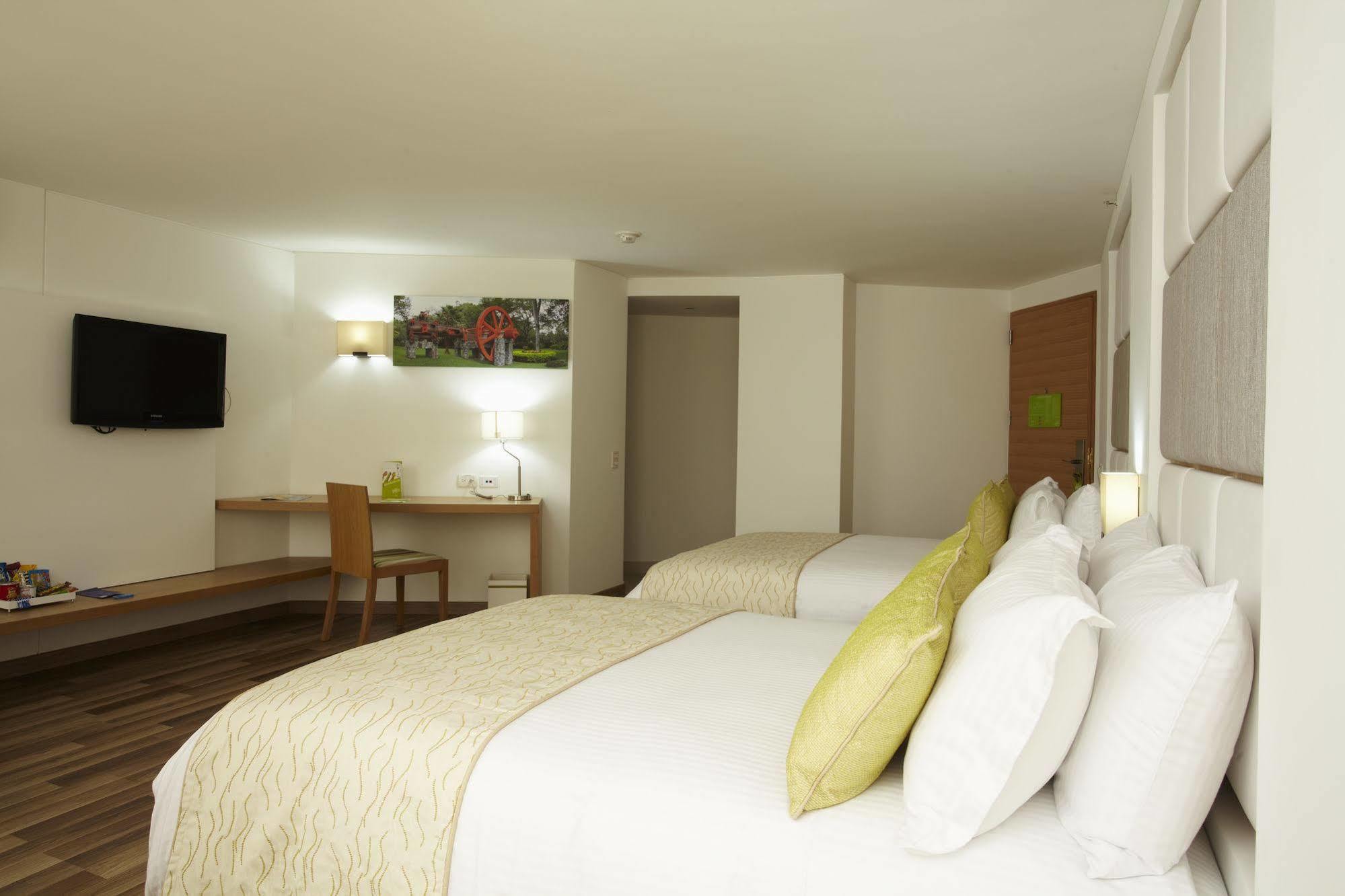 Hotel Cosmos Cali Bagian luar foto